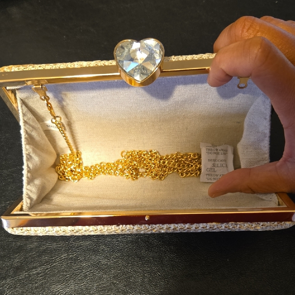 Women's Elegant Gold and Cream Clutch ⭐️✨️ NEW  ⭐️ - Picture 4 of 7